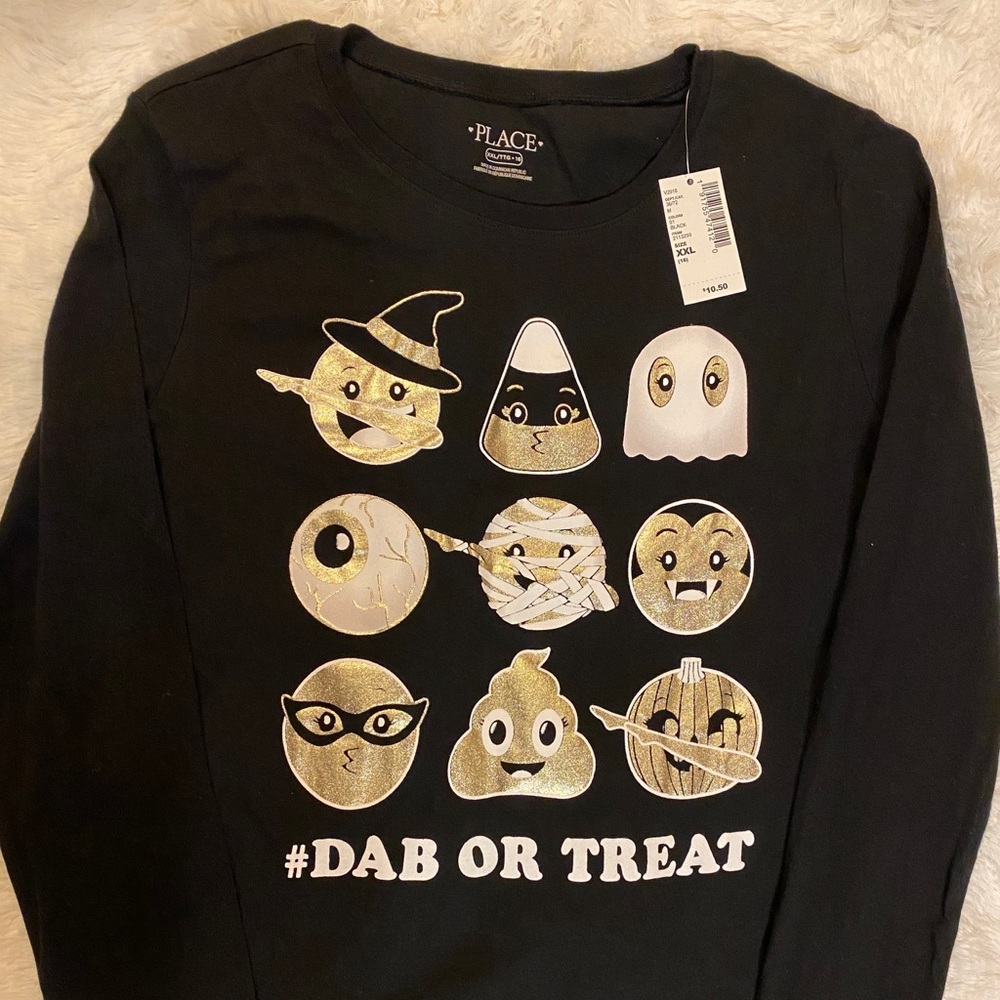 New w/tags Girls Blk Long Sleeved Graphic Shirt